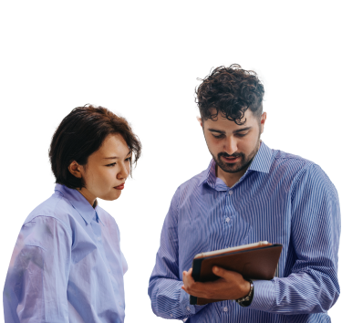 2 people looking at an ipad