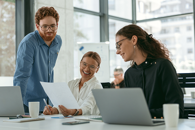 What-is-agile_Agile-defined A group of coworkers smiling